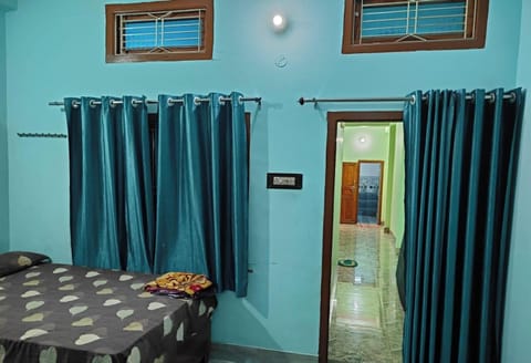 Family Room, Non Smoking, City View | Rollaway beds, free WiFi, bed sheets