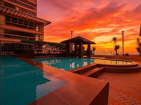 2 outdoor pools