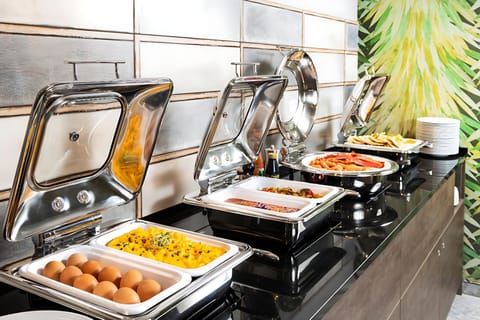 Free daily buffet breakfast