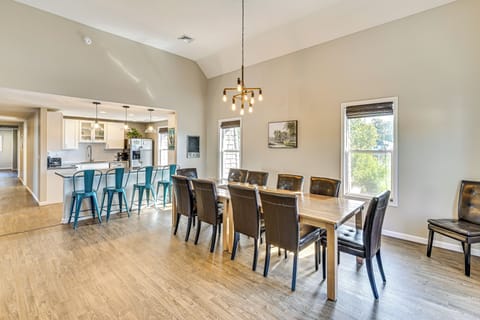 House (5 Bedrooms) | Interior