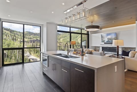 Condo, 3 Bedrooms | Interior