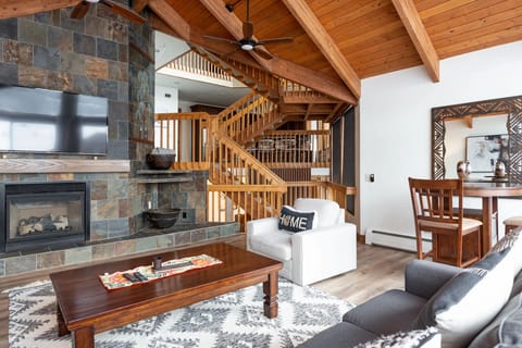 Condo, 4 Bedrooms | Living area | Smart TV