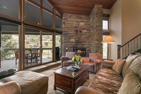 Condo, 4 Bedrooms | Living area | Smart TV