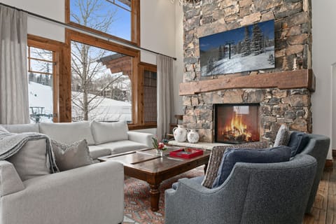 Condo, 4 Bedrooms | Living area | Smart TV
