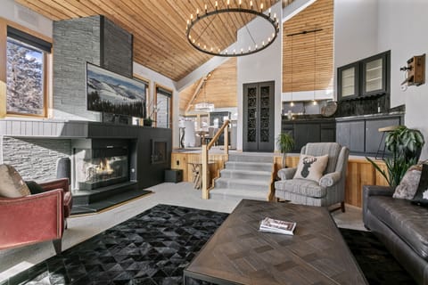 Condo, 4 Bedrooms | Living area | Smart TV