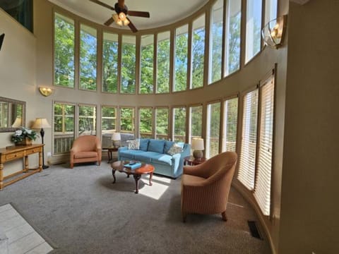 Signature House, 3 Bedrooms, Hot Tub, Mountain View | Living room | 55-inch Smart TV with cable channels, fireplace