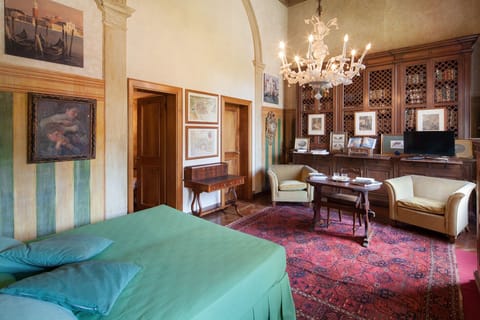 Deluxe Room | Blackout drapes, free WiFi, bed sheets