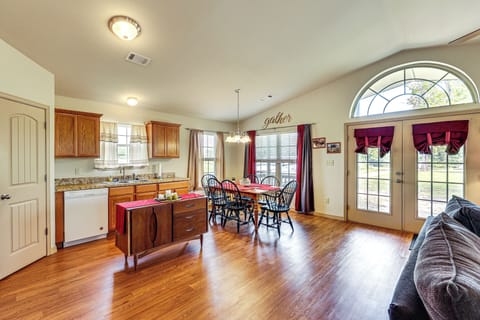 House (3 Bedrooms) | Interior