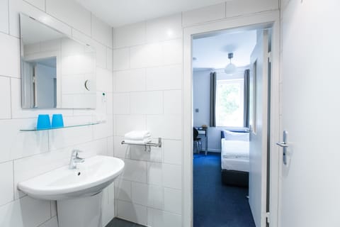 Double Room, Private Bathroom | Bathroom | Hair dryer, towels, soap, shampoo