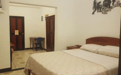 Deluxe Studio, Non Smoking, Air conditioning | In-room safe, soundproofing, iron/ironing board, free WiFi