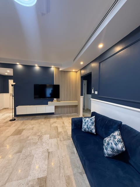 Apartment, 3 Bedrooms, Accessible, Smoking | Living room