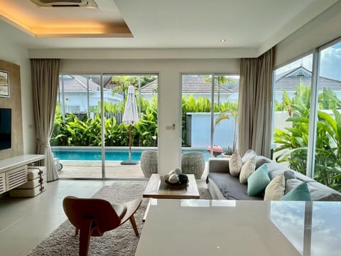 Luxury Villa, 2 Bedrooms, Private Pool, Valley View | Living area | 26-inch Smart TV with digital channels, Netflix, Hulu