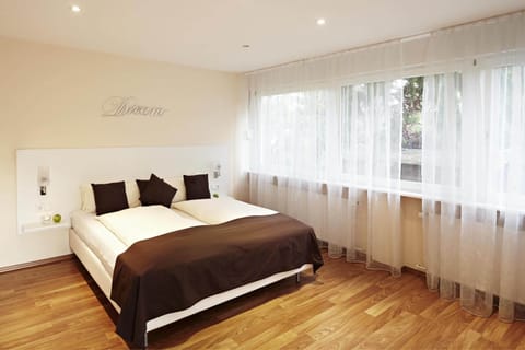 In-room safe, desk, soundproofing, free WiFi