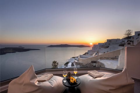 Superior Suite | Hypo-allergenic bedding, memory foam beds, in-room safe