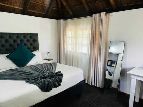 Traditional Cabin | Premium bedding, desk, laptop workspace, blackout drapes