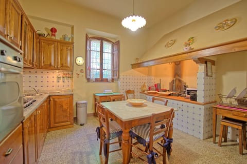 Villa, 5 Bedrooms, Private Pool (Primula) | Private kitchen | Full-size fridge, microwave, oven, stovetop