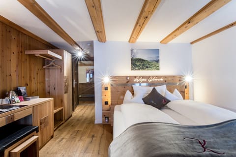 Standard Double Room | Minibar, desk, free WiFi, bed sheets