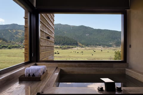 Romantic Suite, Hill View | Desk, laptop workspace, soundproofing, WiFi (free)