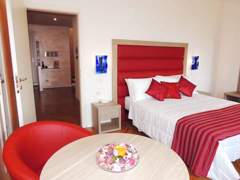 Superior Suite | Premium bedding, minibar, in-room safe, desk