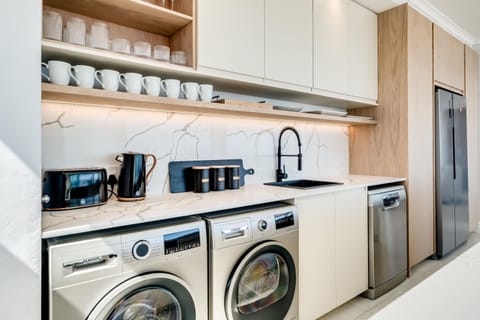 Apartment | 3 bedrooms, desk, Internet