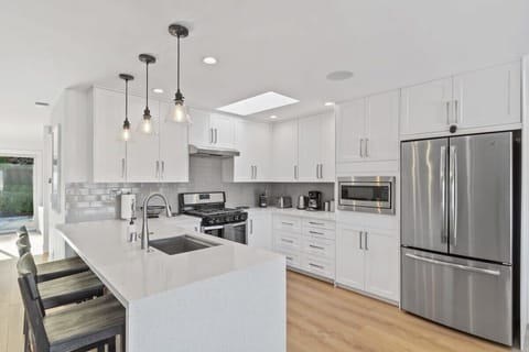 House | Private kitchen | Microwave, oven, stovetop, dishwasher