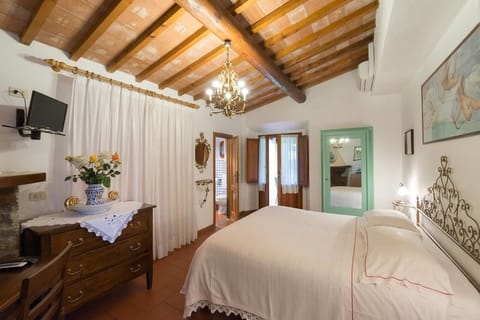 Double Room | In-room safe, desk