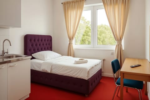Single Room | Laptop workspace, free WiFi