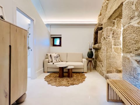 Standard Suite, Sea View | Living area | Books