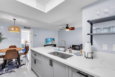 Condo, 1 King Bed with Sofa bed (Indian Oaks #7 - Sandy Toes) | Interior