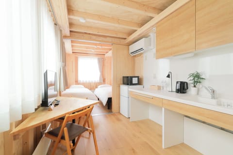 Quadruple Room | Desk, free WiFi, bed sheets