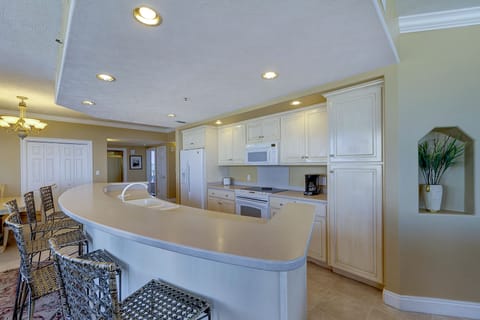 3 Bedroom 2 Bath Condo | Private kitchen | Full-size fridge, microwave, oven, stovetop