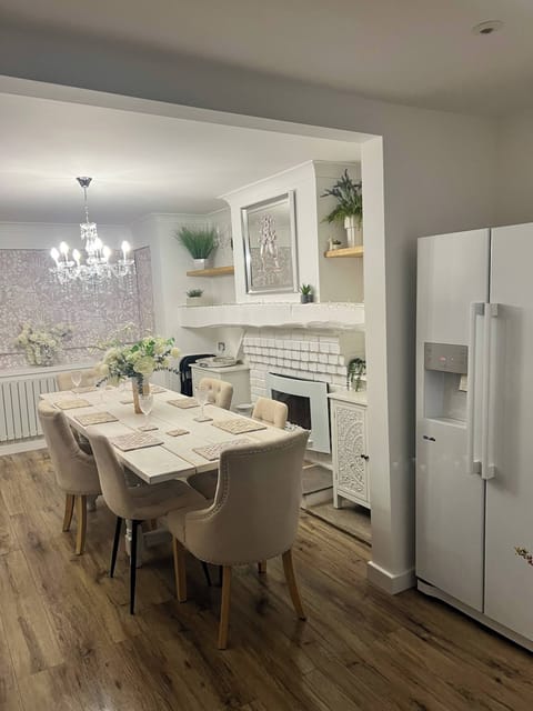 House, 4 Bedrooms, Accessible | Dining room