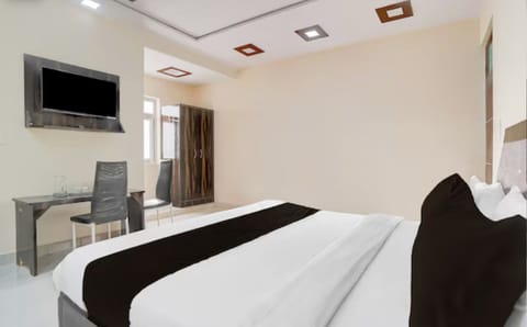 Classic Double Room, City View | Desk, laptop workspace, free WiFi