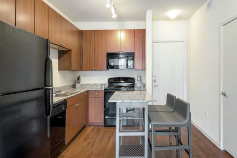 Apartment, 2 Bedrooms | Private kitchen | Full-size fridge, microwave, oven, stovetop