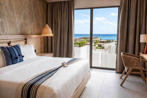 Premium bedding, in-room safe, desk, laptop workspace