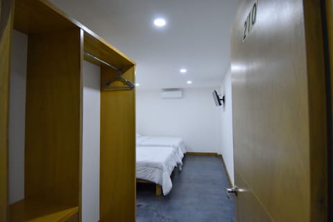 Quadruple Room | Laptop workspace, free WiFi, bed sheets