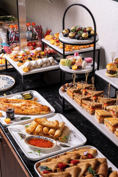 Daily buffet breakfast for a fee