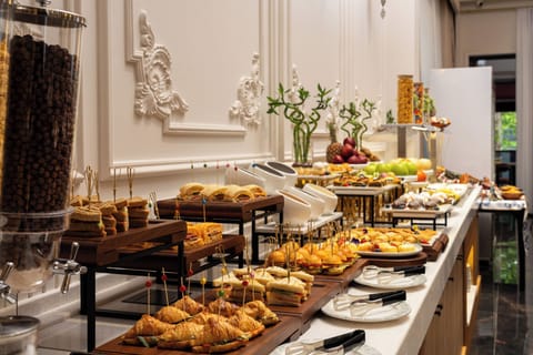 Daily buffet breakfast for a fee