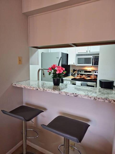 House | 1 bedroom, desk