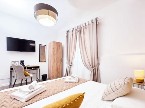 Luxury Double Room | Laptop workspace, free WiFi