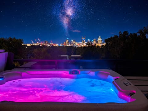 House | 4 bedrooms, desk, high-speed internet