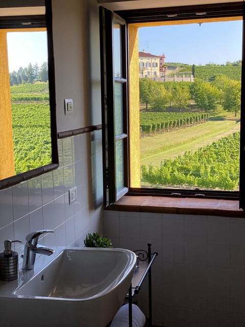 Double Room, Vineyard View | Bathroom