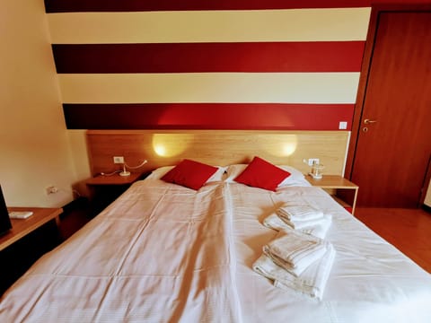 Classic Double Room, Balcony, Mountain View | In-room safe, free WiFi, bed sheets