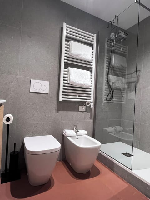 Comfort Double or Twin Room, City View | Bathroom | Slippers