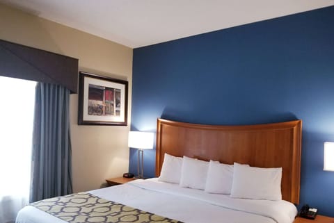 Studio Suite, 1 King Bed, Accessible, Non Smoking (Mobility) | In-room safe, desk, laptop workspace, blackout drapes
