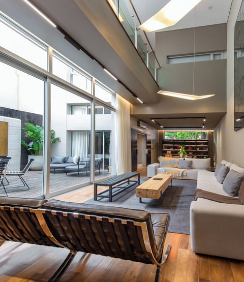 Luxury House, 4 Bedrooms, Private Pool, City View | Living room | 32-inch LED TV with digital channels