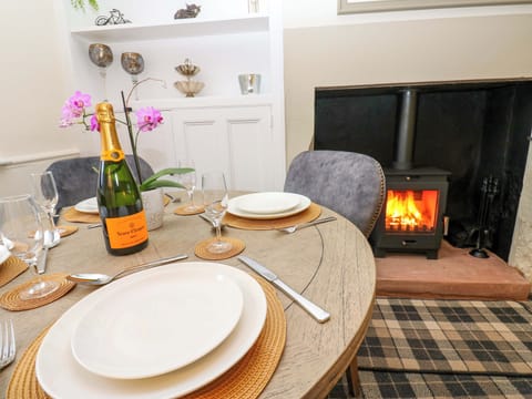 Cottage | Dining