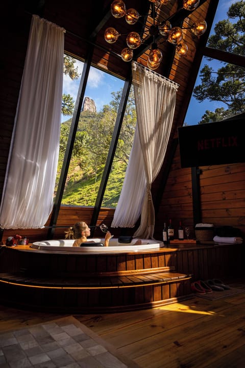 Comfort Chalet | Private spa tub