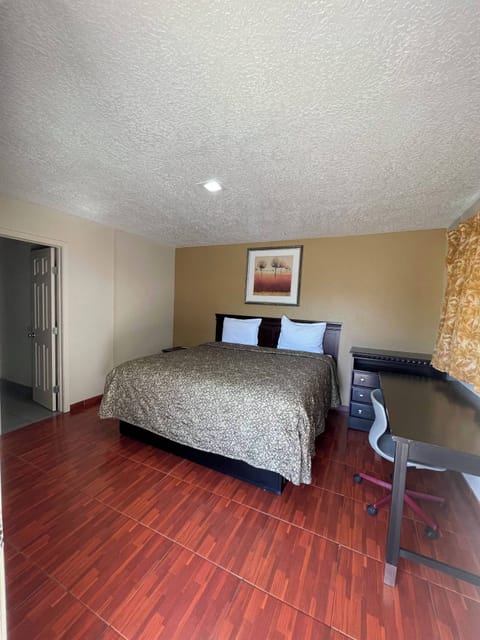 Basic Single Room, Non Smoking | Desk, laptop workspace, WiFi (free)