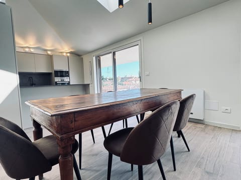 Penthouse, Courtyard View | Living area